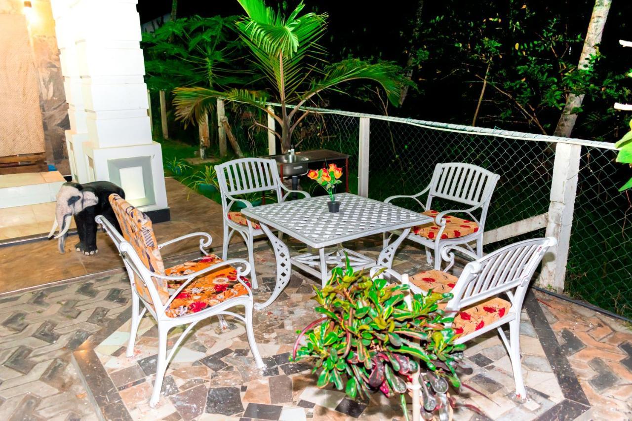 House Of Richness Hotel Negombo Buitenkant foto