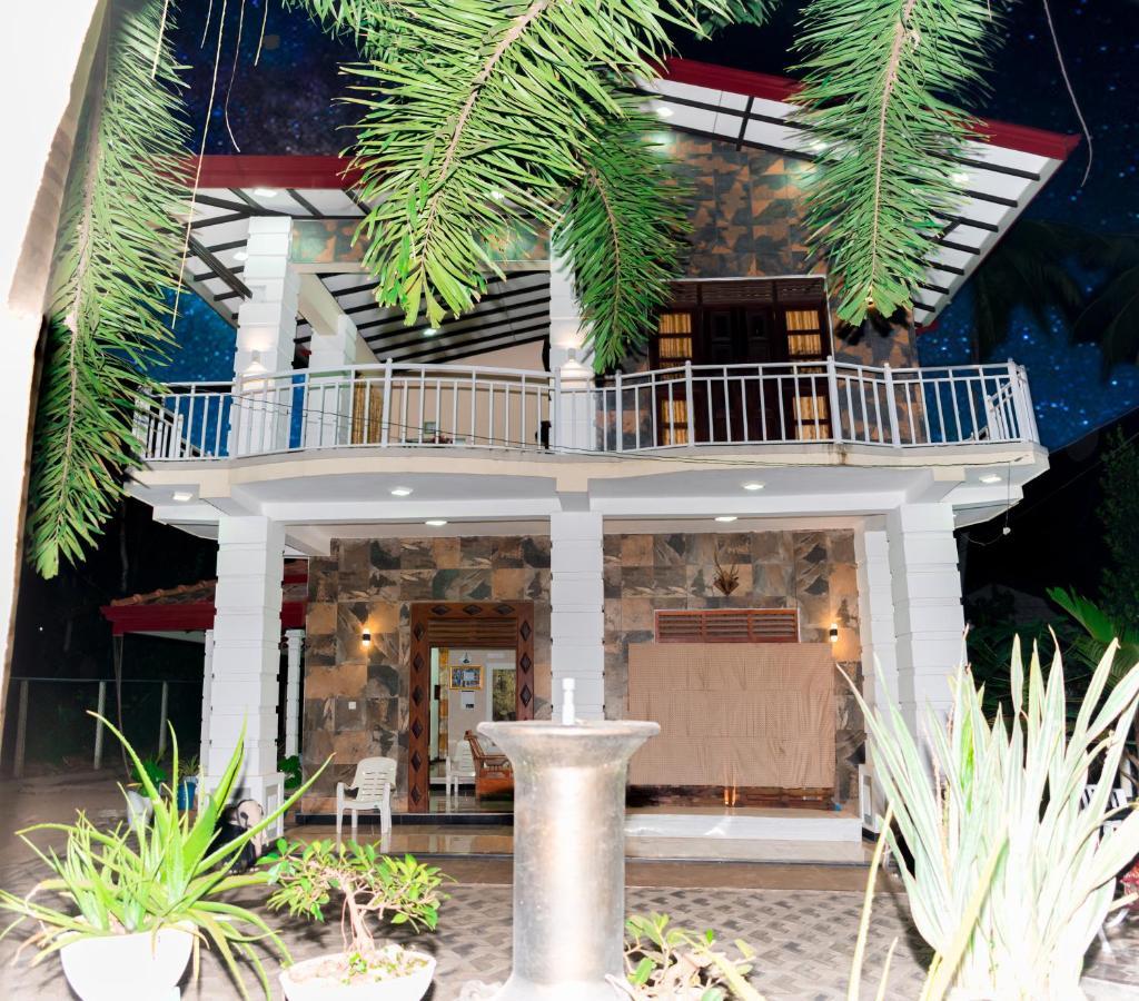 House Of Richness Hotel Negombo Buitenkant foto
