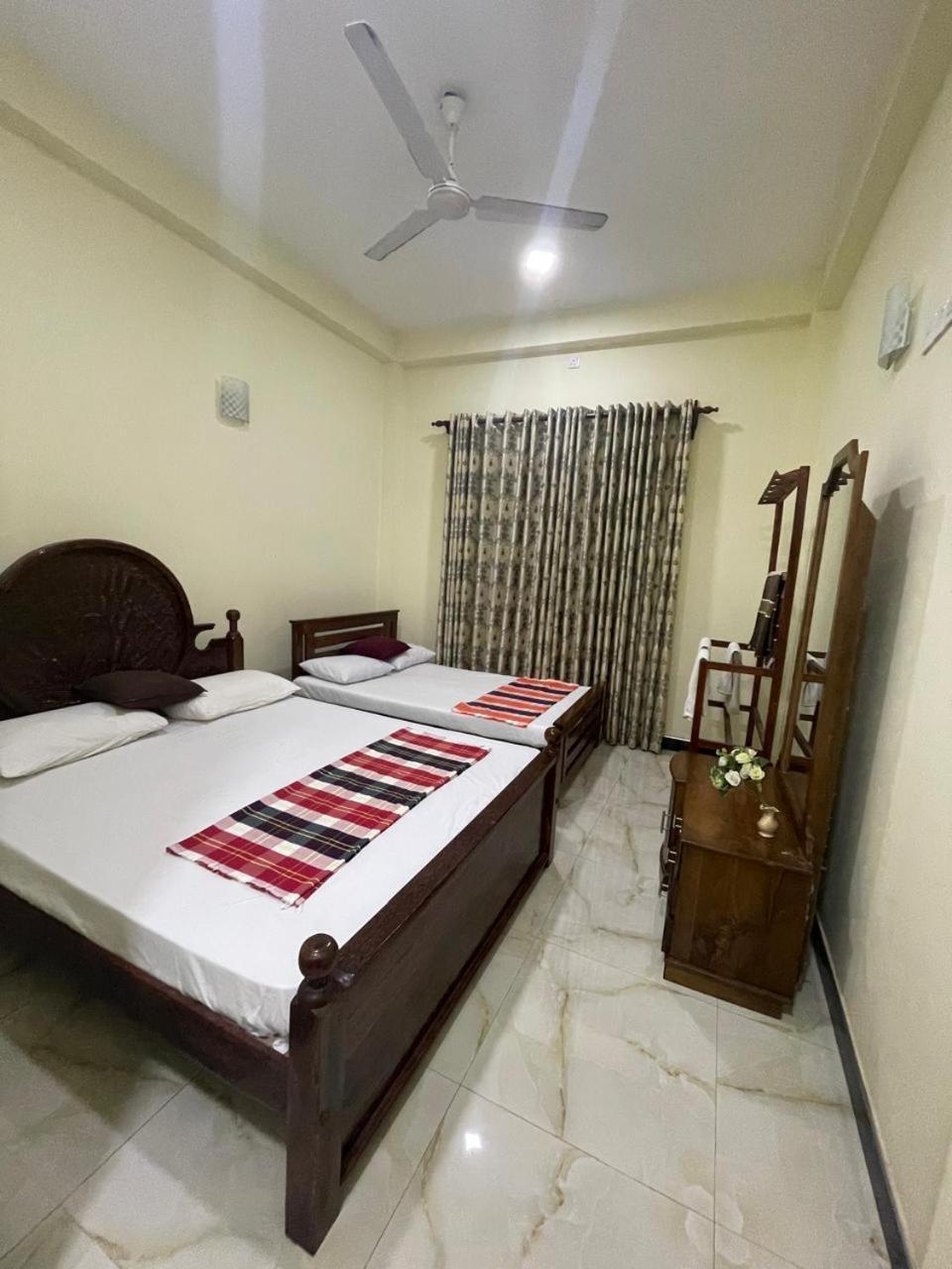 House Of Richness Hotel Negombo Buitenkant foto