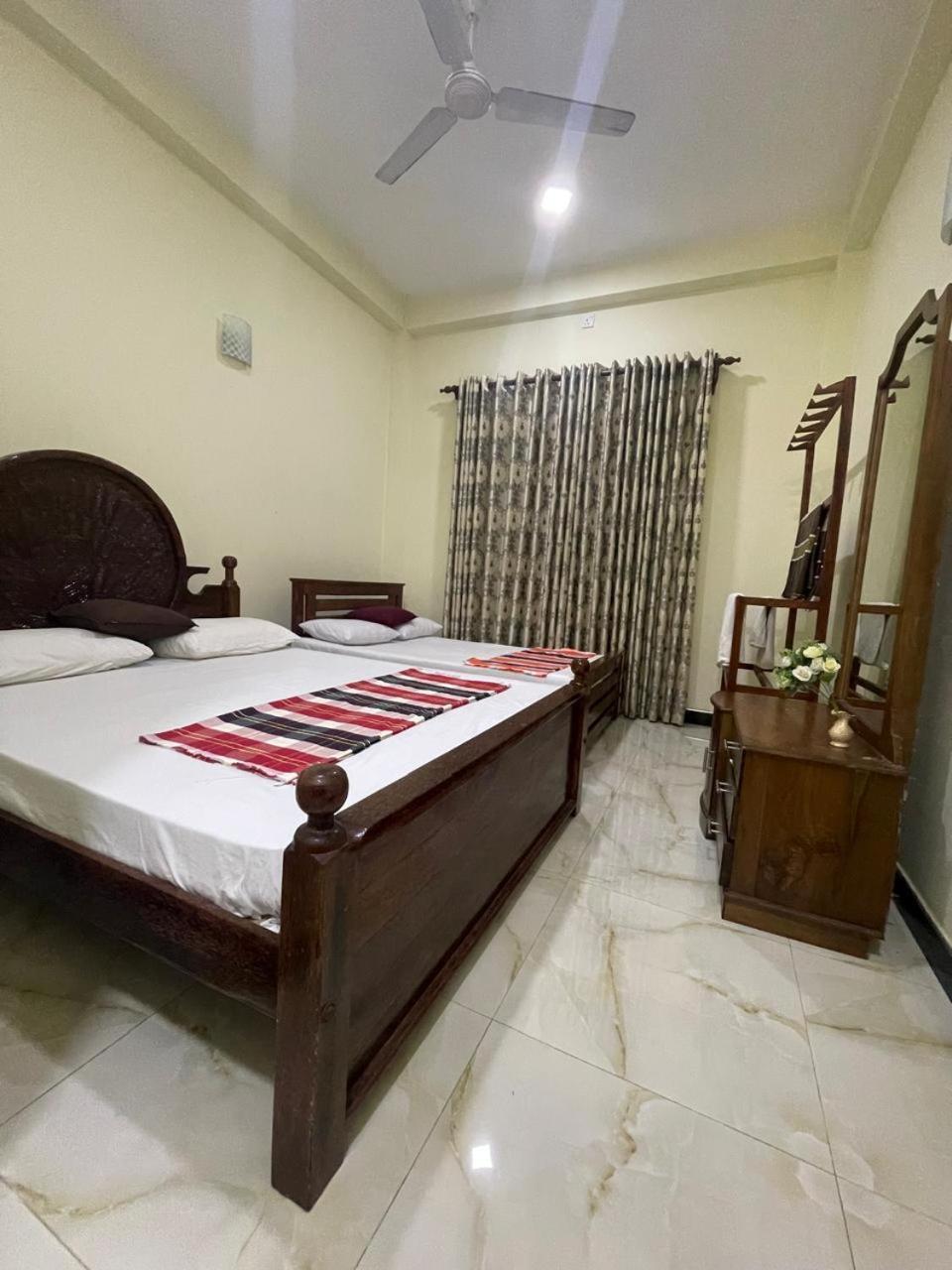 House Of Richness Hotel Negombo Buitenkant foto