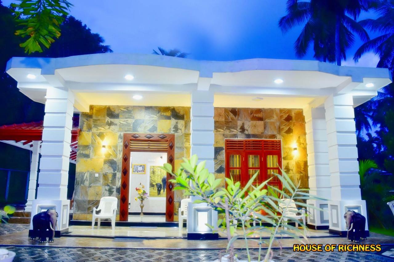 House Of Richness Hotel Negombo Buitenkant foto