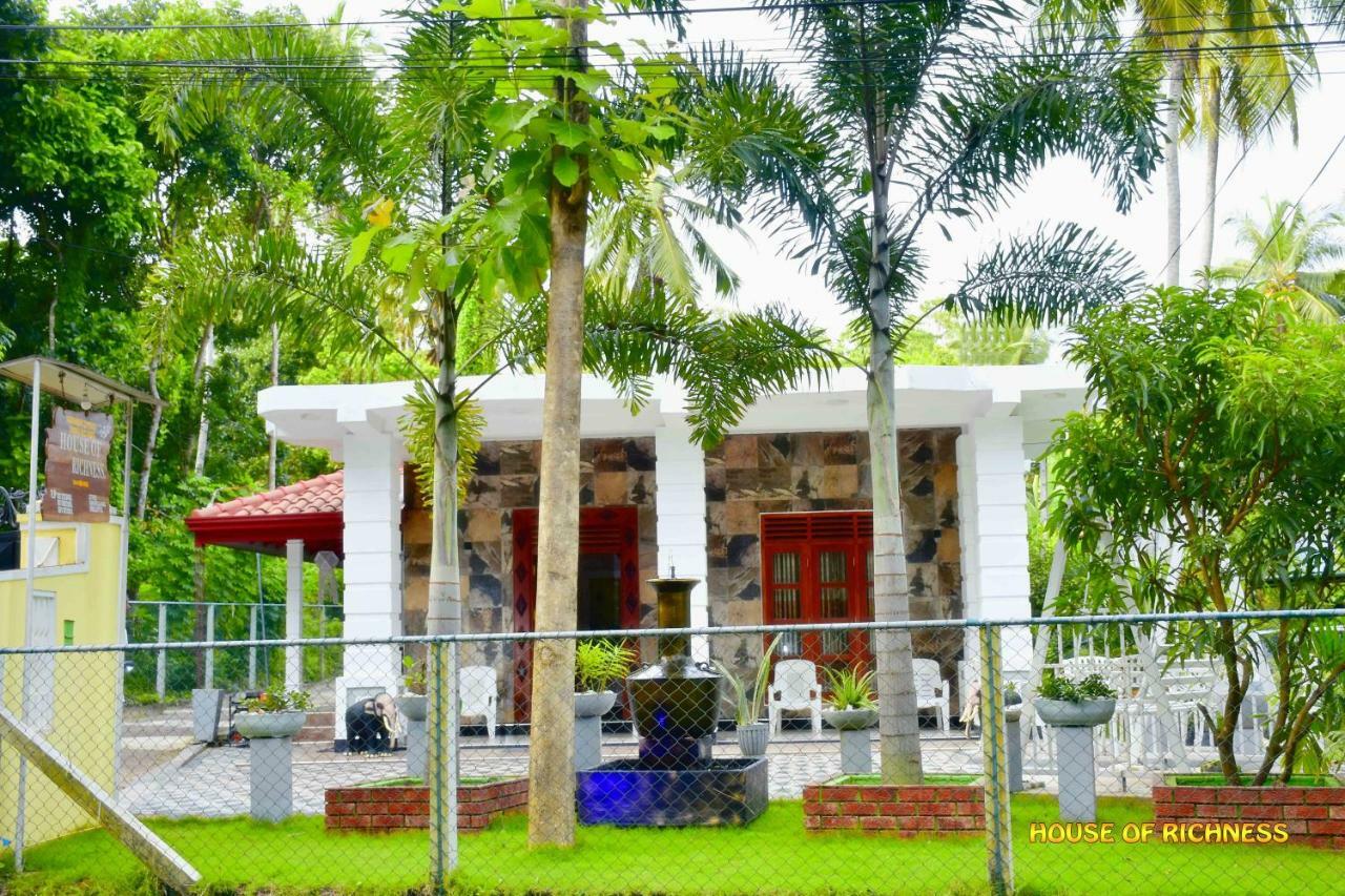 House Of Richness Hotel Negombo Buitenkant foto