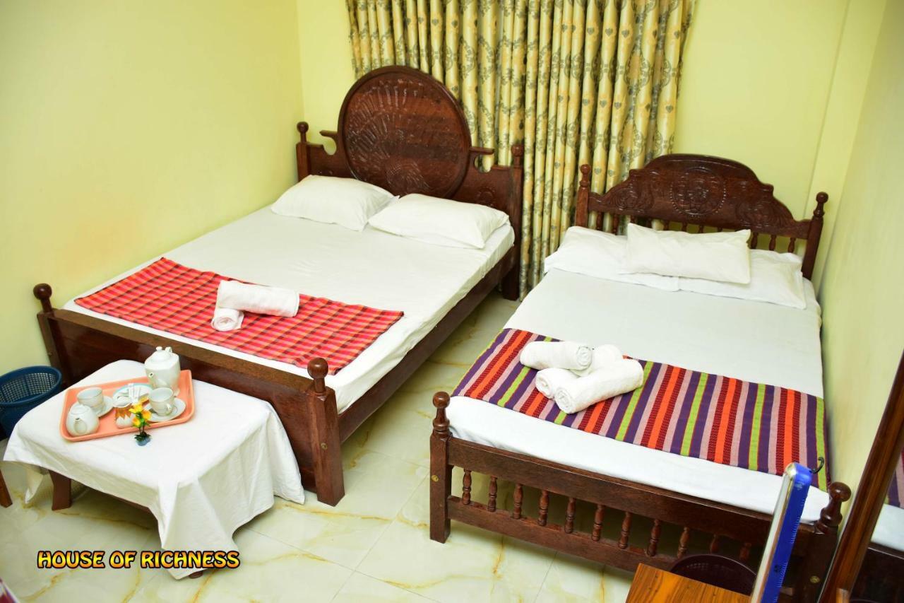 House Of Richness Hotel Negombo Buitenkant foto