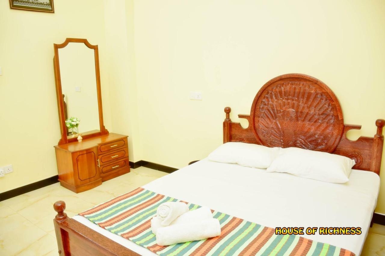 House Of Richness Hotel Negombo Buitenkant foto