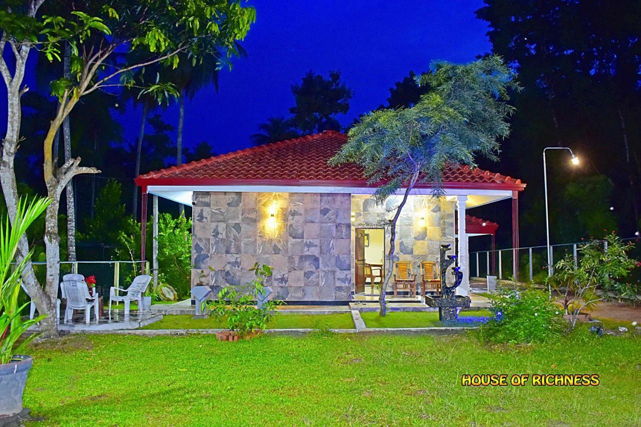 House Of Richness Hotel Negombo Buitenkant foto