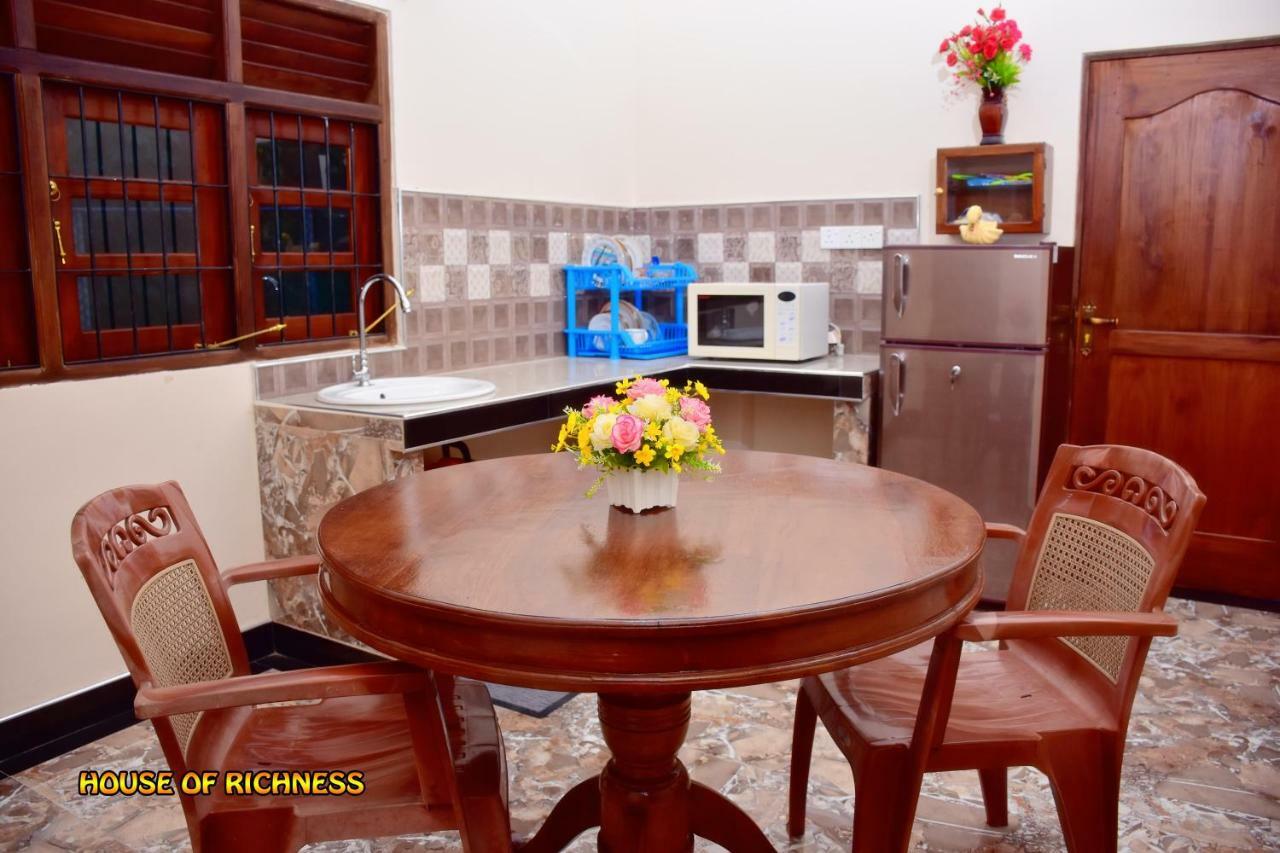 House Of Richness Hotel Negombo Buitenkant foto