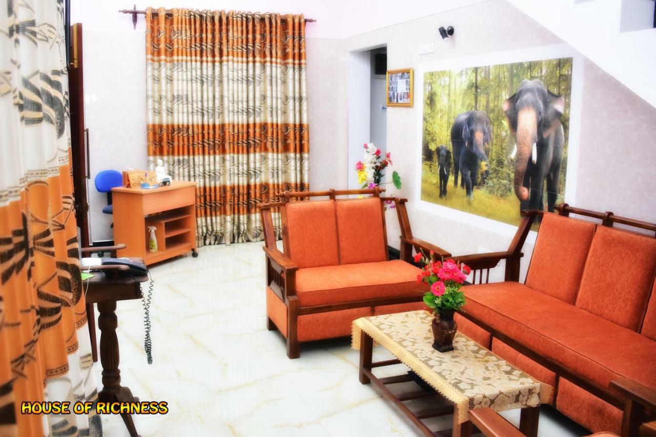 House Of Richness Hotel Negombo Buitenkant foto