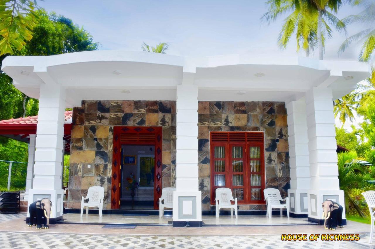 House Of Richness Hotel Negombo Buitenkant foto
